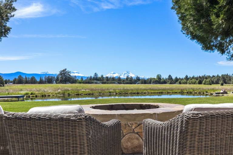 Bend Luxury Escape Mountain Views, Sauna & Home Gym in Bend, OR
