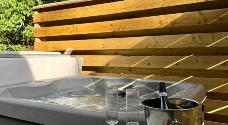 Ceridwen 6 - Hot Tub-Luxury-Pets-Perthshire-Romantic-Dundee in Perth