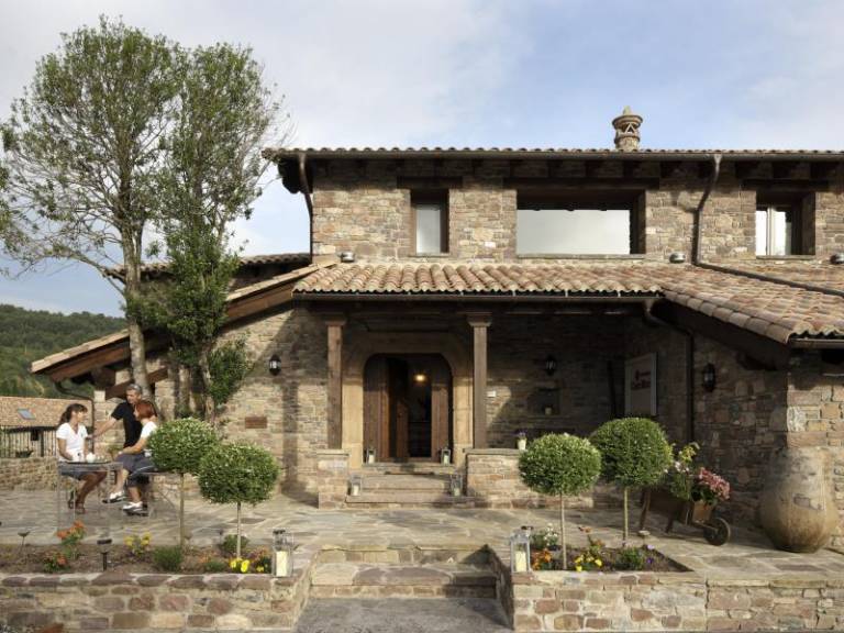House with patio & garden in Huesca