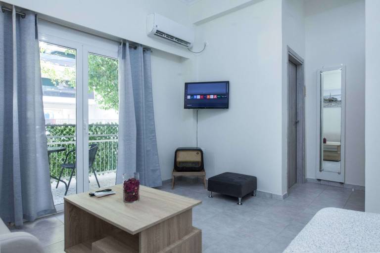 Sunny 1 Bd Apt in Kallithea with Patio