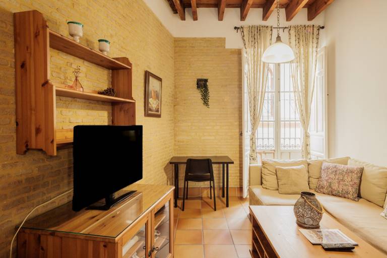 Vacation home with patio & fast internet | Close to Seville Cathedral | City view — photo 5