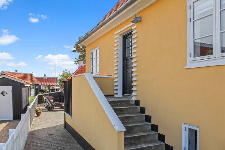 Vacation home with terrace & yard | Sea view | Next to the beach | Dogs allowed — photo 2
