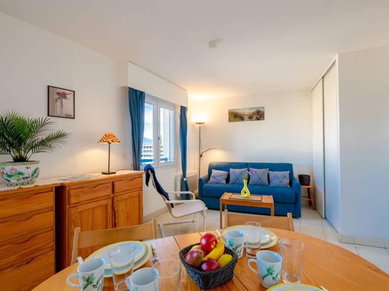 Apartment with terrace — photo 3