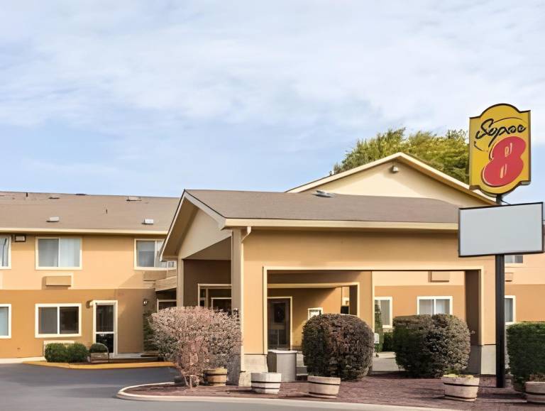 Super 8 By Wyndham Lagrande in La Grande, OR