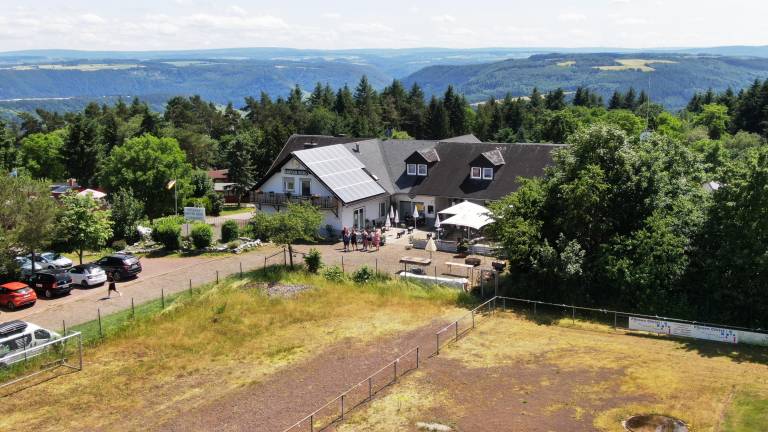 Child-friendly vacation home with terrace & garden | Garden view | Pets allowed — photo 3