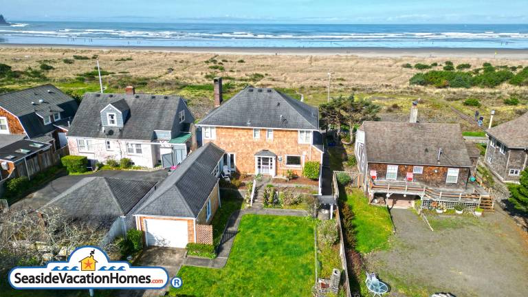 House | City view in Seaside, OR