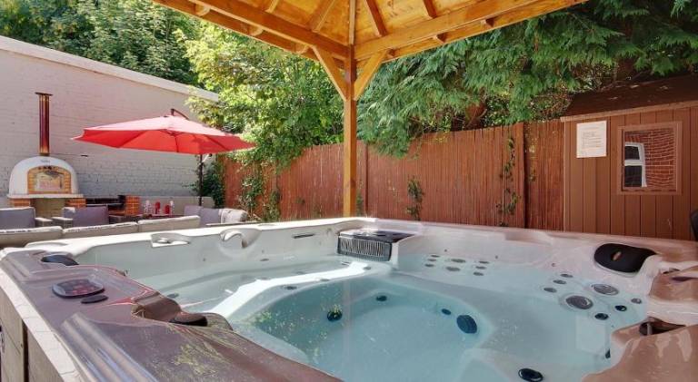 Beautiful villa with pool | Pet-friendly in Bournemouth