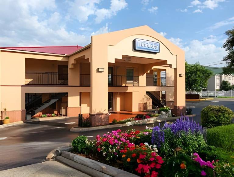 Regency Inn & Suites-Hamilton Place in Chattanooga, TN