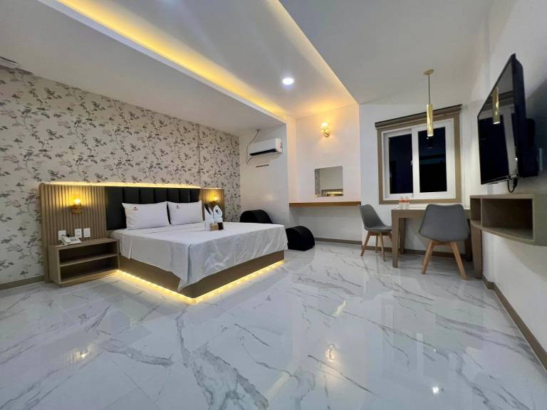 Honey Hotel — photo 2
