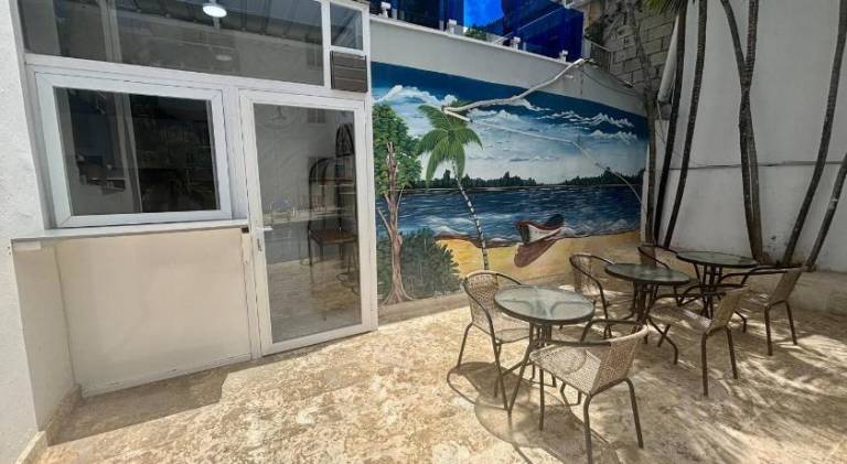 House with pool — photo 4