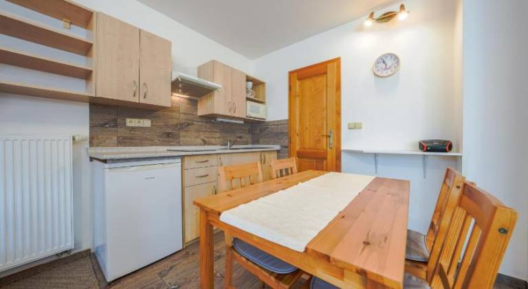 Rental apartment with yard — photo 3