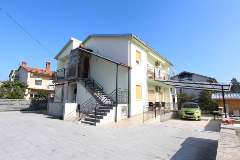 Rental apartment with barbeque & terrace in Medulin