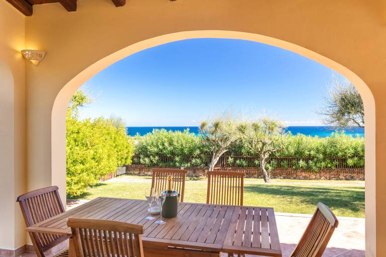 Vacation home with yard, patio & barbecue | Garden view — photo 2