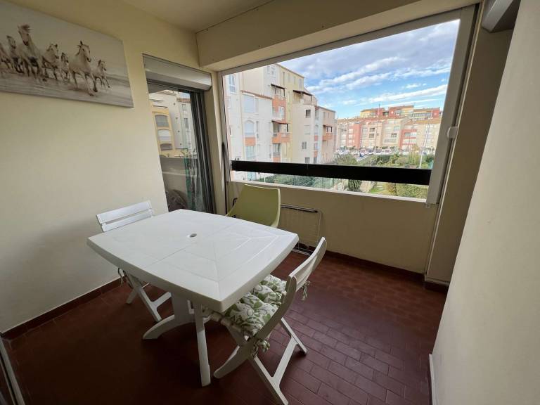 Apartment with pool — photo 2
