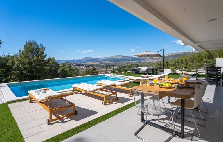 Child-friendly villa with grill, yard & private pool | Sea view | Pets allowed — photo 2
