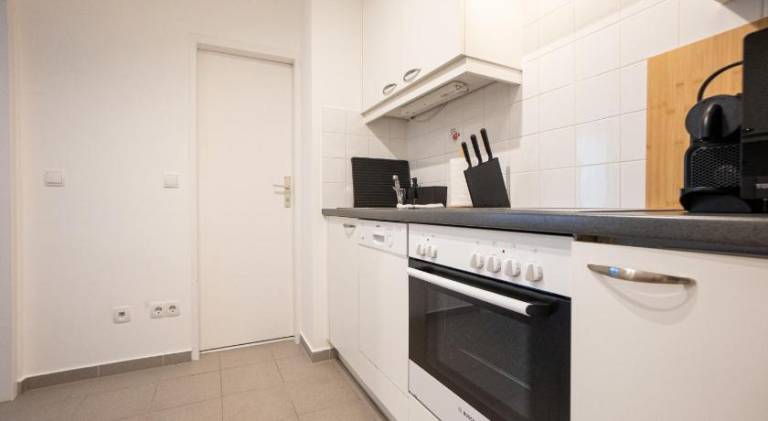Apartment | Close to Hundertwasserhaus — photo 4
