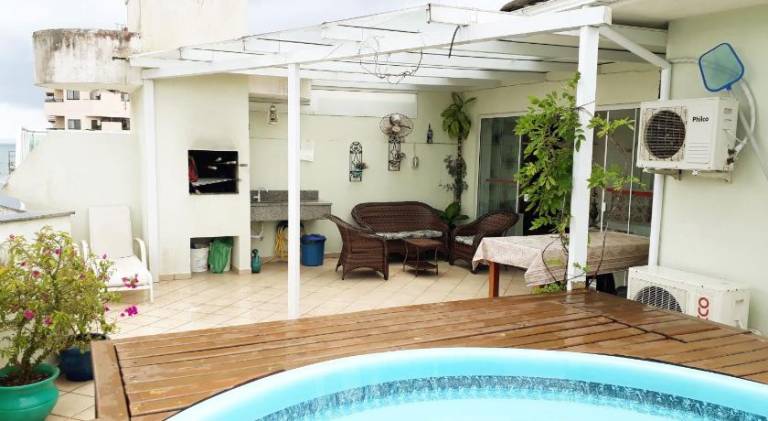 Apartment with pool in Florianópolis