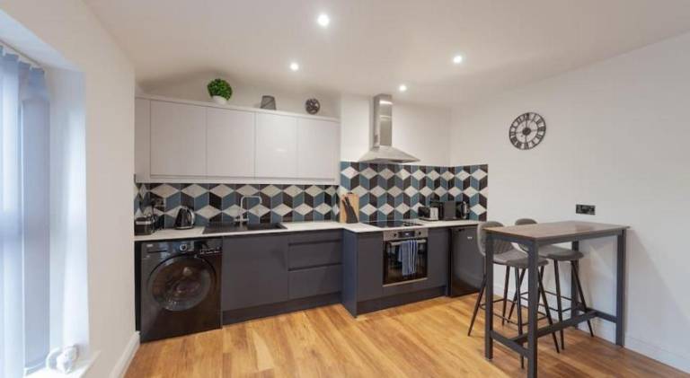 Beautiful 7 bed home, ideal for groups, sleeps 11! in Morecambe