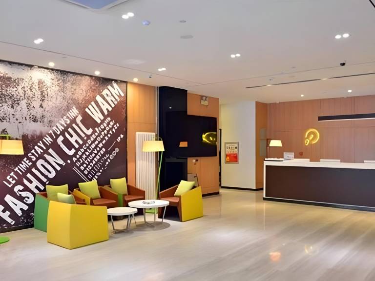 IU Hotel Beijing West Station Lize Business Zone East Liuliqiao Metro Station — photo 2