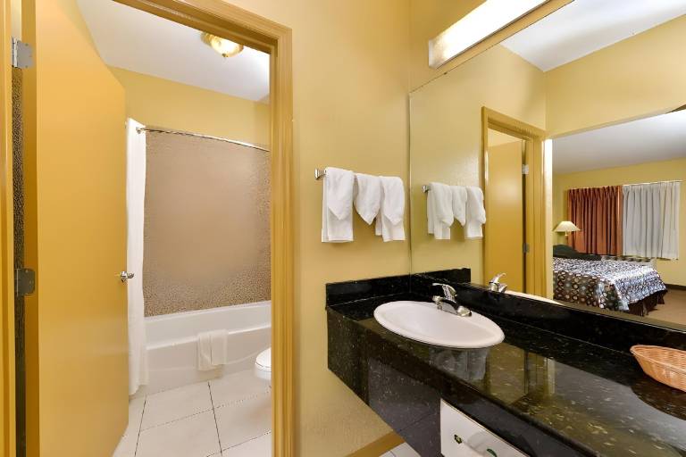 Americas Best Value Inn Starke — photo 3