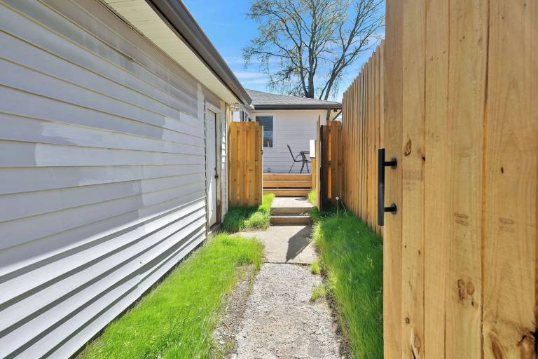 House  Beacon Square