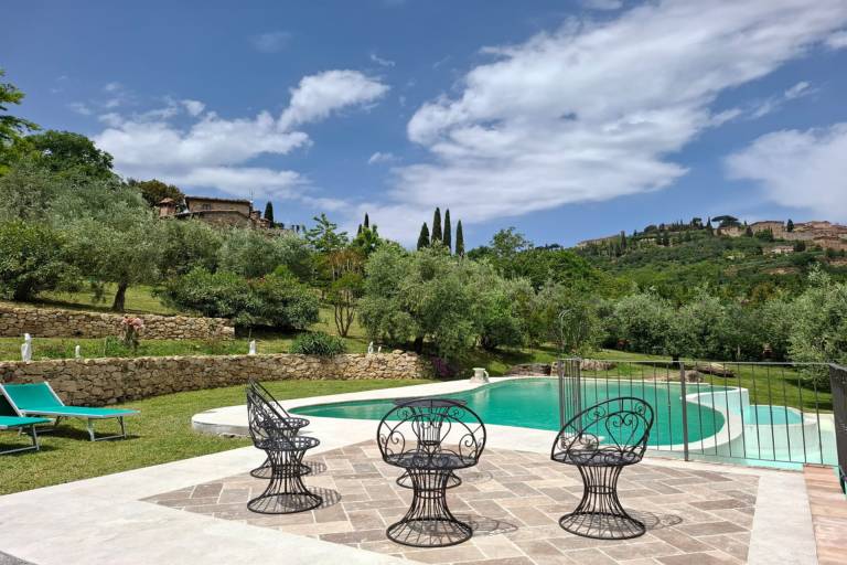 Family-oriented villa with hot tub, barbecue & yard | Dogs allowed — photo 4