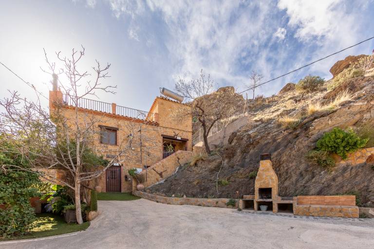 Child-friendly house with BBQ, pool & fast internet | Mountain view | Good for workation | Pets allowed — photo 3