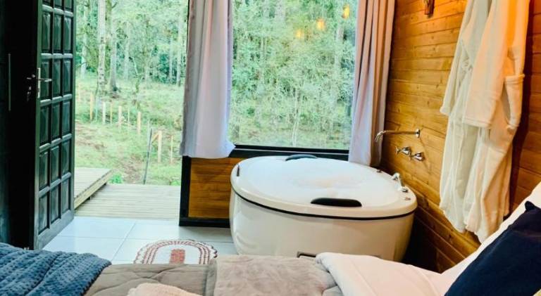 Lovely lodge with hot tub & garden | Dogs allowed in Urubici
