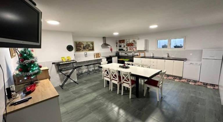 Holiday apartment with pool, barbecue & patio — photo 5