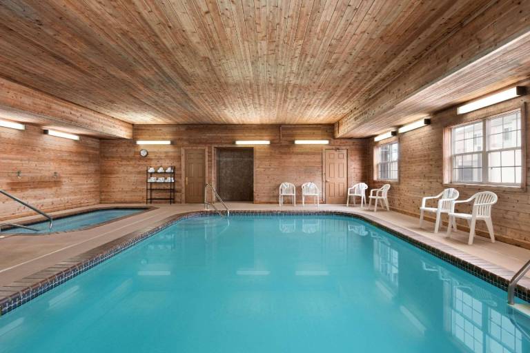 Country Inn & Suites by Radisson, Kearney, NE — photo 3