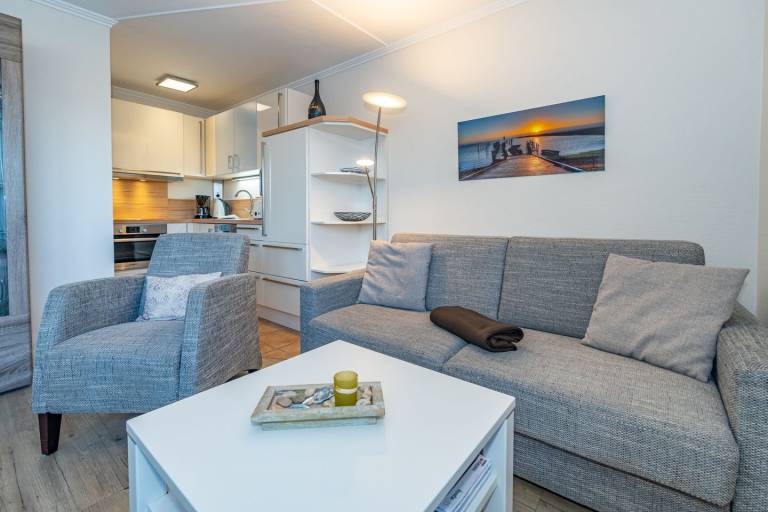 Zentrale Ferienwohnung mit Balkon und Parkplatz. - nur 200 Meter zum Strand. — photo 2