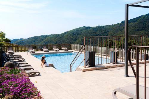 Charming chalet with private pool, grill & garden | Pet-friendly — photo 2