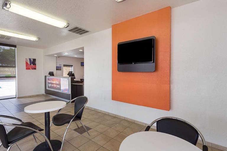 Motel 6 Baton Rouge, LA - Southeast — photo 4