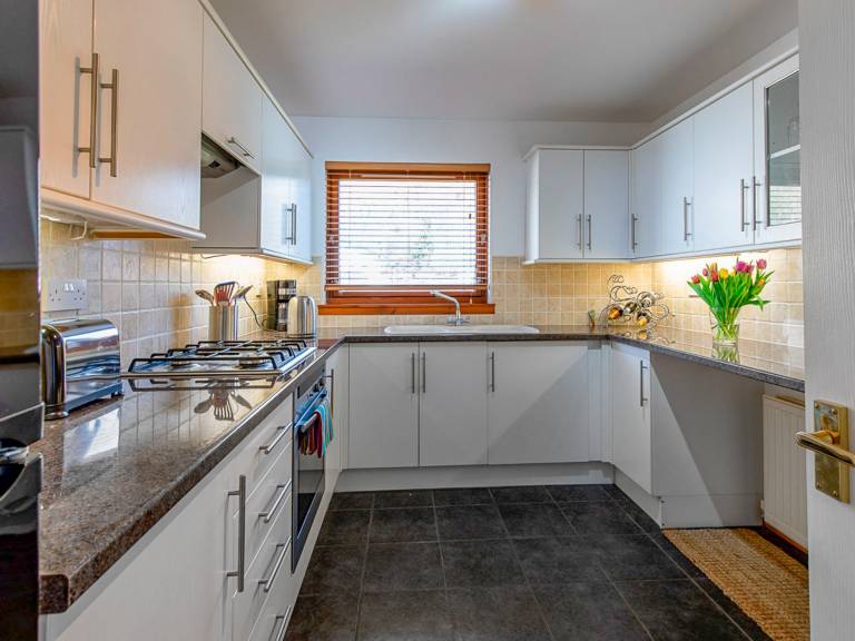Cottage with yard | River view — photo 4
