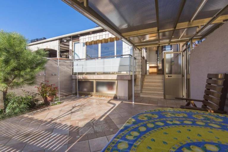 Fully equipped holiday apartment with patio & garden | Pet-friendly — photo 4