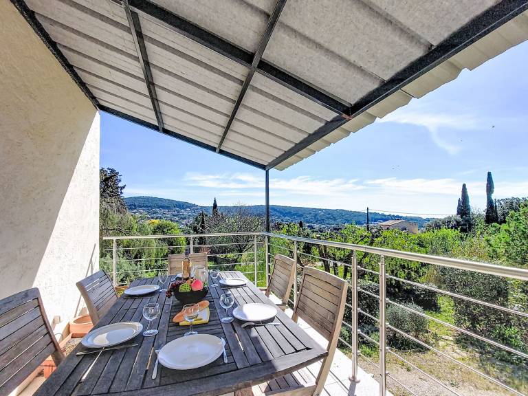 Vacation home with private pool, terrace & yard | Pet-friendly — photo 4
