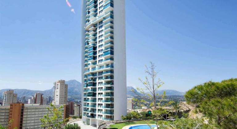 Apartment with pool — photo 4