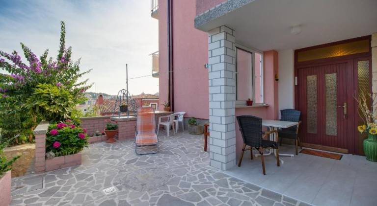 Holiday apartment with 2 rooms for 5 persons — photo 2