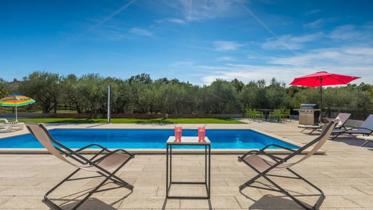 Villa with garden, terrace & private pool — photo 3