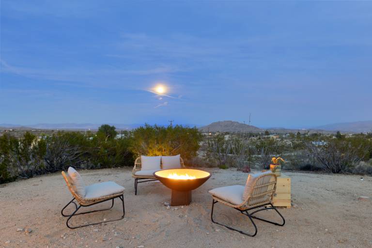 TerraCasa - Hot Tub, Fire Pit, Outdoor Shower & Endless Views — photo 4
