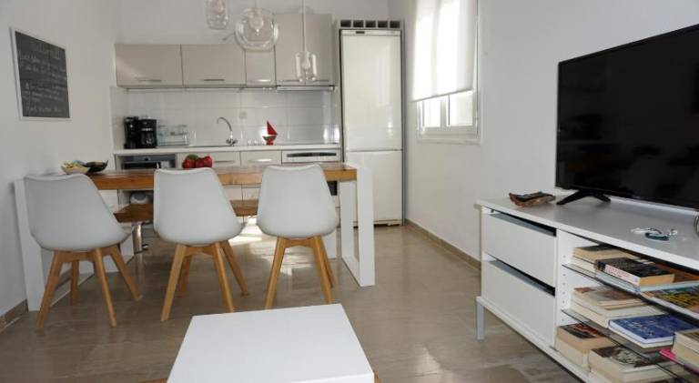 Lovely vacation home with terrace, yard & barbecue | Pets are welcome — photo 2