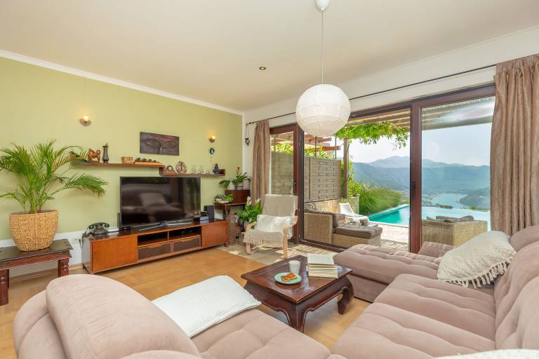 Fully equipped vacation home with private pool, patio & garden | City view | Pets are welcome — photo 4