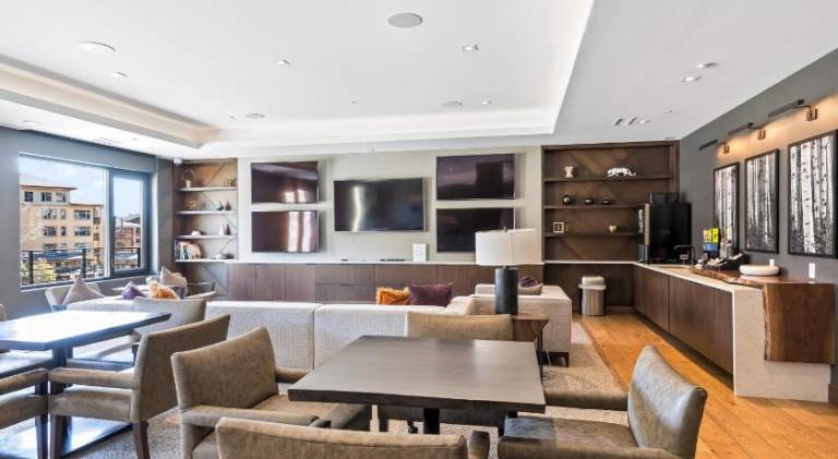 Spacious rental apartment with pool & jacuzzi | Ski nearby | Dogs allowed — photo 3