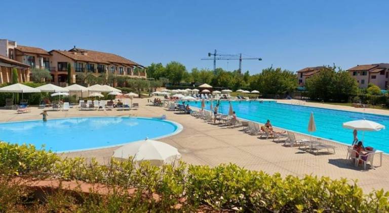 Charming villa with BBQ, private pool & garden | Pets allowed — photo 3