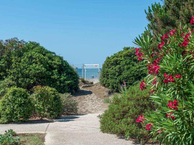 Nice rental apartment with terrace, heated pool & garden | Next to the beach | Dogs allowed — photo 2