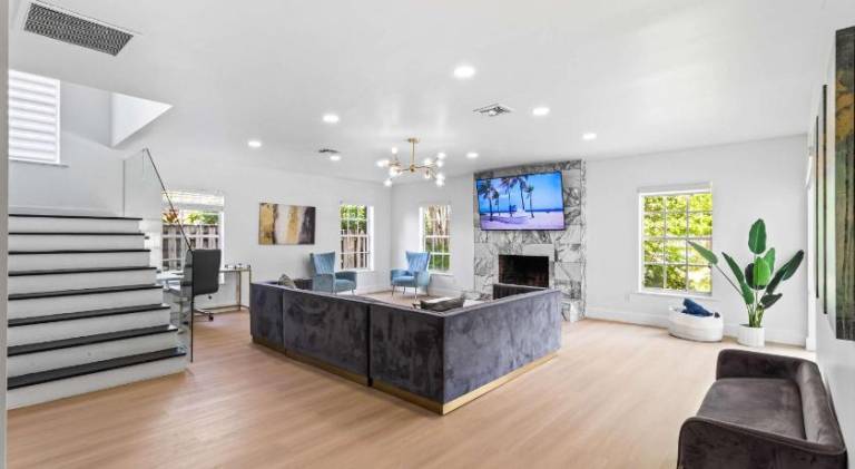 House with jacuzzi & pool | Pet-friendly — photo 3