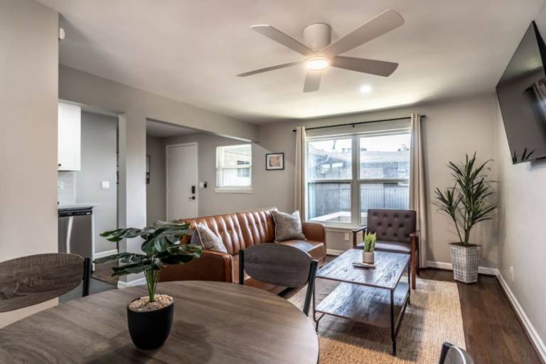 Montrose Spot 1BR w Parking