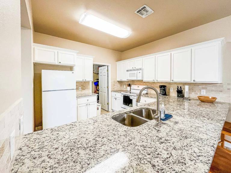 Family-oriented charming condo with pool | Dogs allowed — photo 5