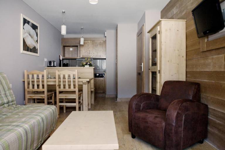 Wifi, at the foot of shops, balcony, parking, tv, 31m², La Bresse — photo 4