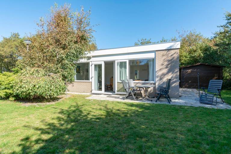 Bungalow with patio & garden in Callantsoog